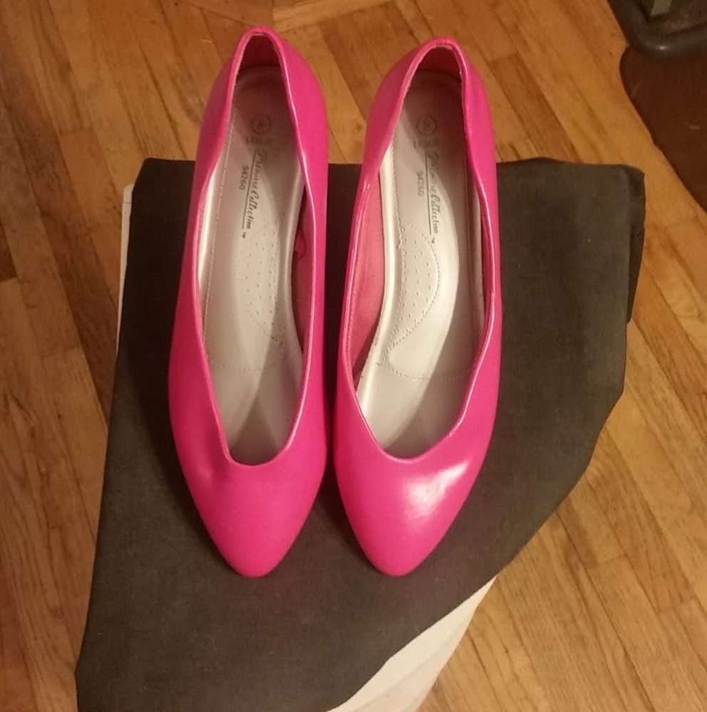 Leslie Premiere Collection Flats